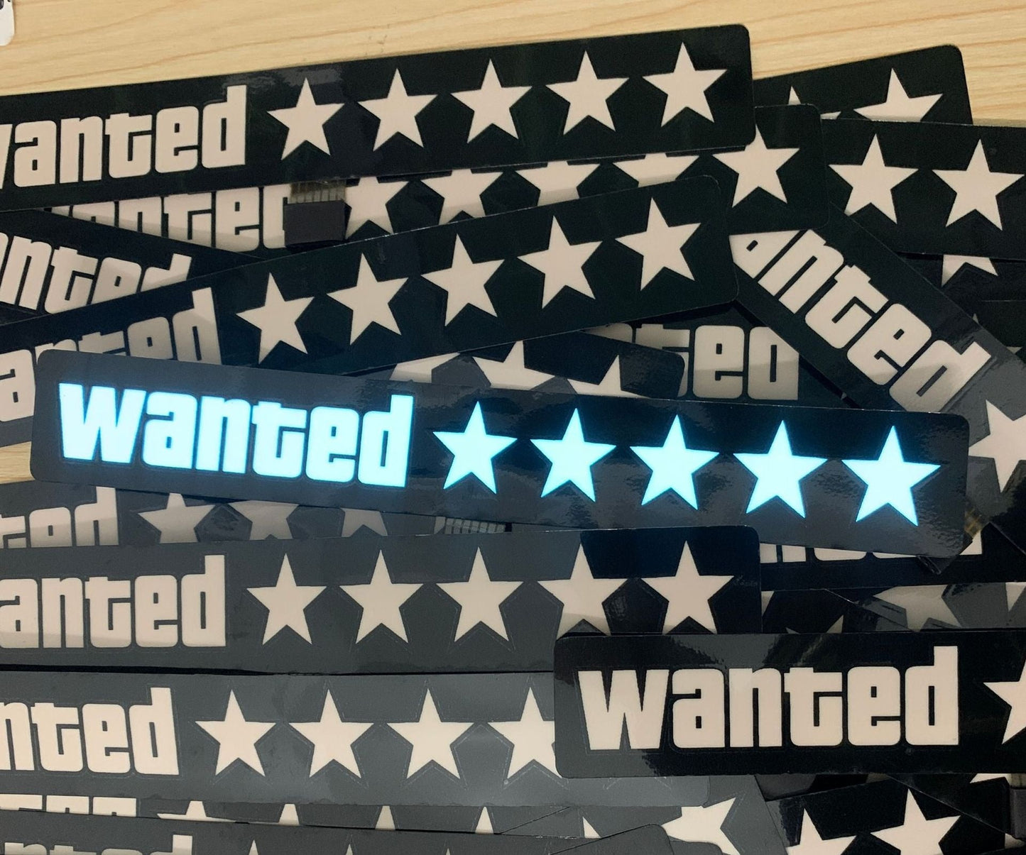 5 Stars Wanted Led Light-Emitting Window Sticker Windshield Sticker Decorative Car Accessories Light Board Without Battery - shift-knoobs